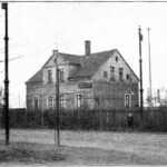 Die Gärtnerei Wagner um 1880. Im Hintergrund
sind die Schornsteine der Gewächshäuser zu
sehen. Die Aufnahme ist nicht datiert.
Quelle: „Bote für Möckern“, Febr. 1928